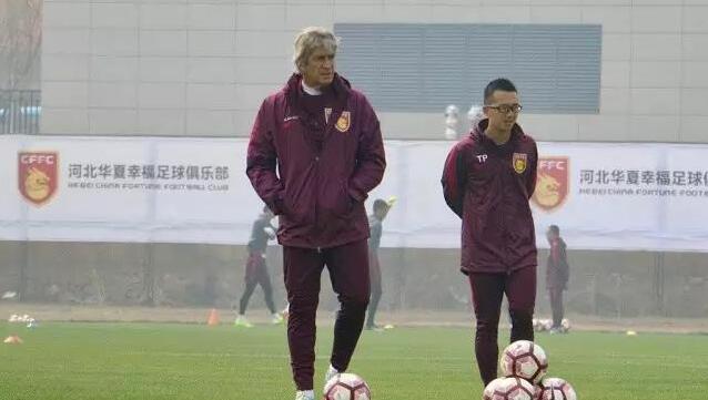 美艳ts调教直男喝尿
