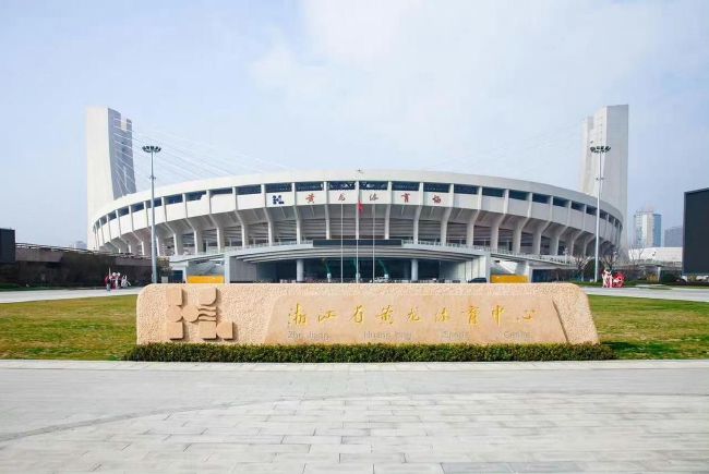 在公厕被灌满jing液绑在公厕